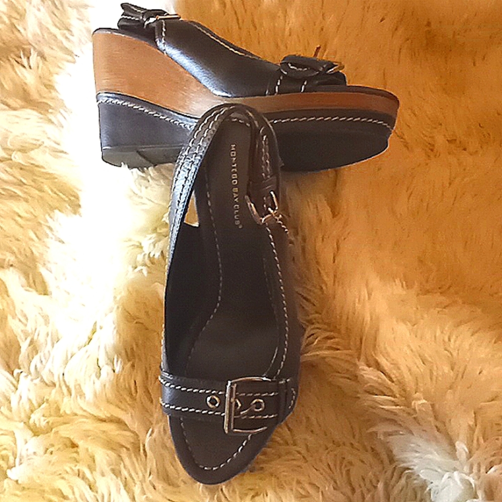 Women's size 9 1/2 wedge open toe brown in color shoe